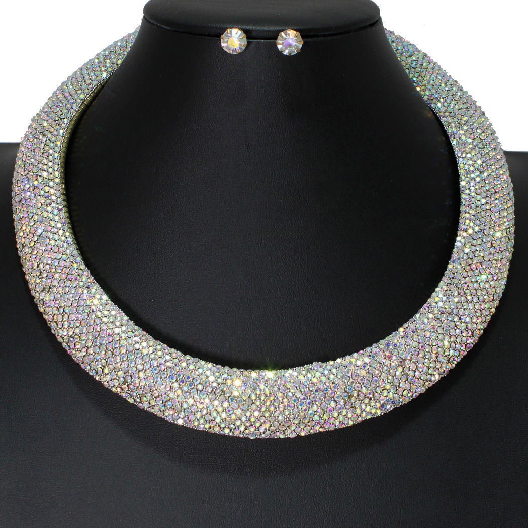 Collar Pave Aurbo Stone Torque Necklace for Women